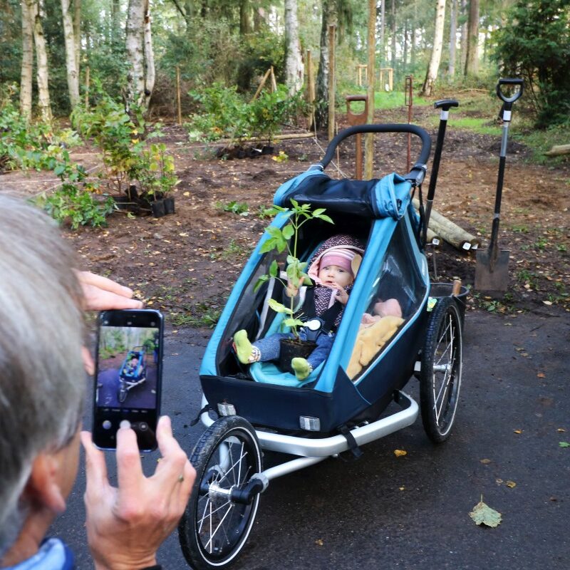 Greta beim Einheitsbuddeln in Bönningstedt