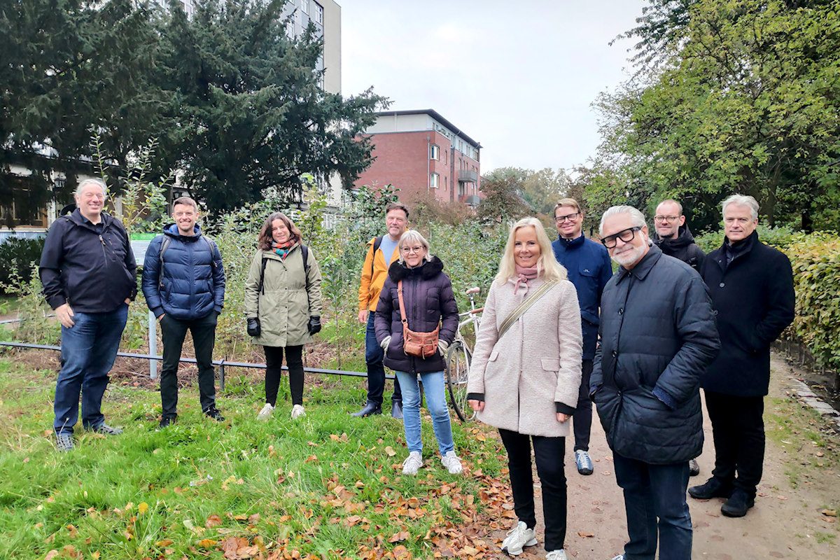 Besuch Politiker aus DK am Tiny Forests in Hamburg Altona